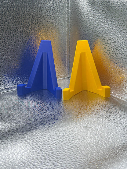 3D Printed Triangular Card Stand